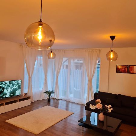 Galaxy Residence Villa Otopeni Eksteriør billede