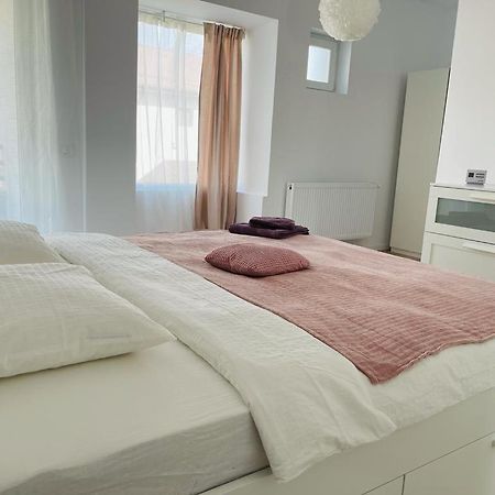 Galaxy Residence Villa Otopeni Eksteriør billede