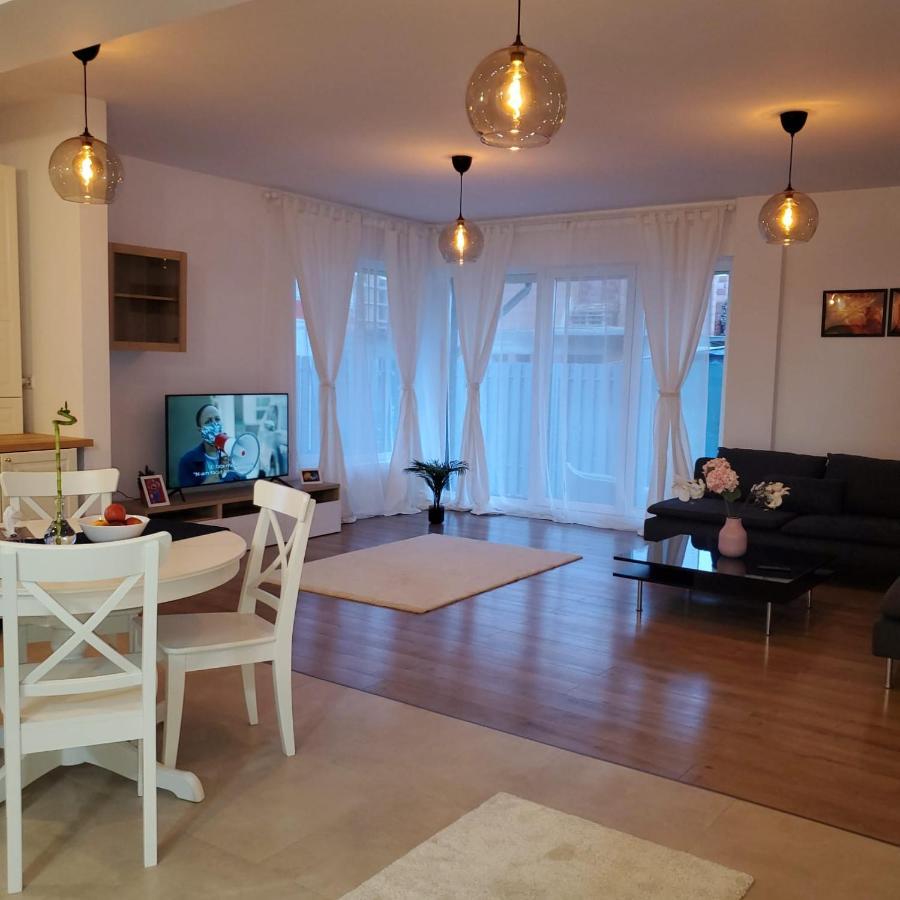 Galaxy Residence Villa Otopeni Eksteriør billede
