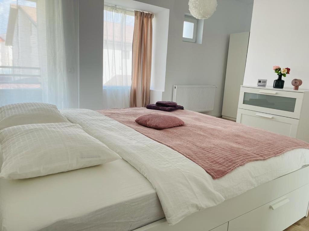 Galaxy Residence Villa Otopeni Eksteriør billede